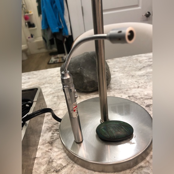 Vintage military pen with laser light, flashlight, a magnet base and working pen - Picture 4 of 7